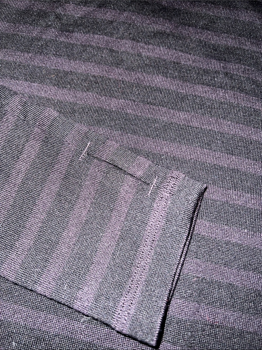 Icebreaker Merino Black and Charcoal Striped Quarter-Zip Pull Over - Picture 5 of 5